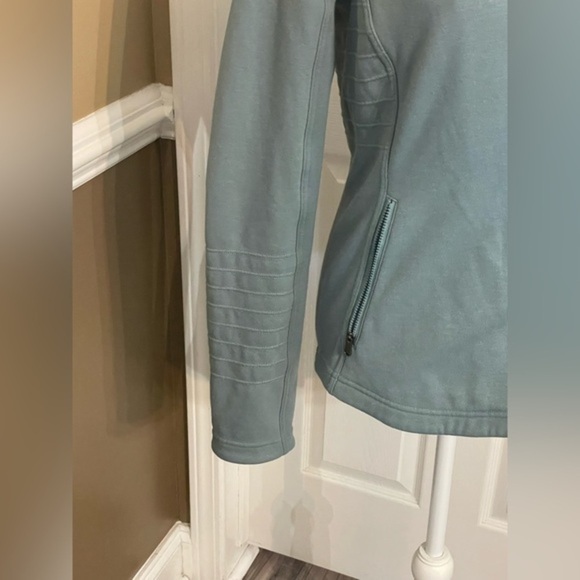 ATHLETA Moto Jacket Sweatshirt Minimalist
Full Zip City Travel Small - Picture 13 of 15